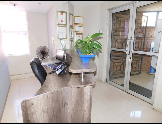 162M² OFFICE FOR SALE IN FERNDALE